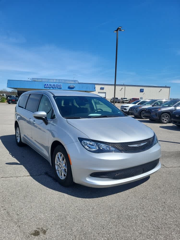2023 Chrysler Voyager LX