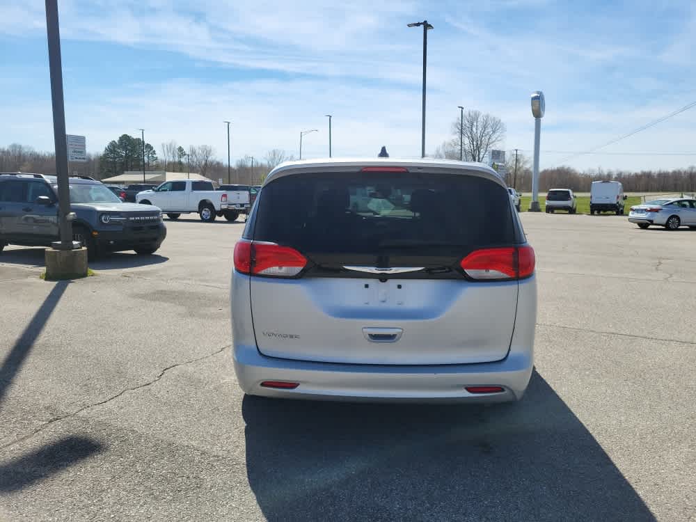 2023 Chrysler Voyager LX