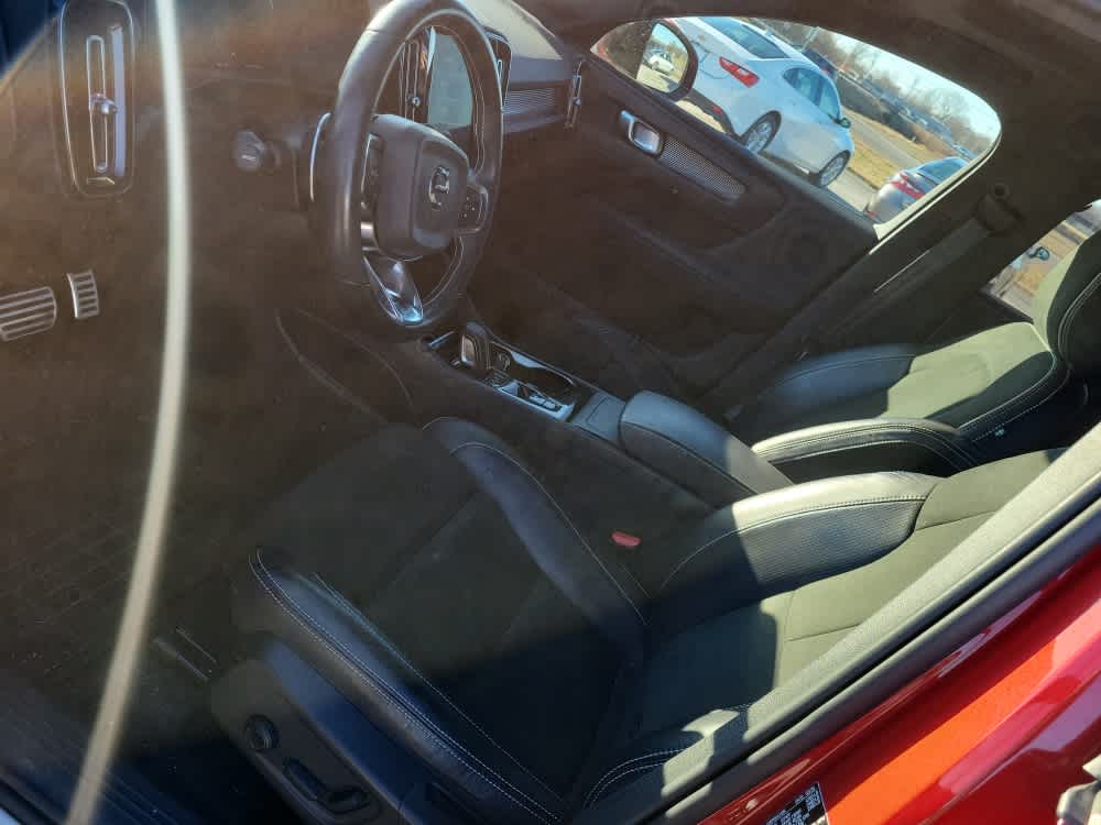 2020 Volvo XC40 R-Design