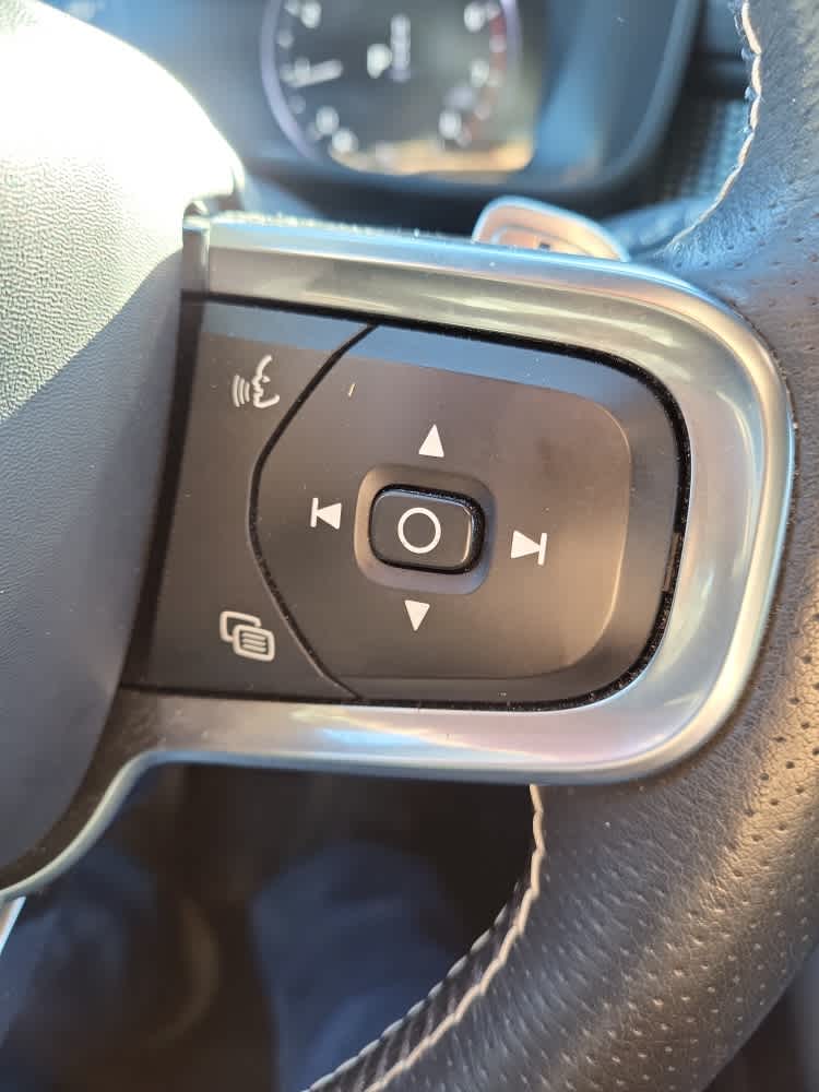 2020 Volvo XC40 R-Design