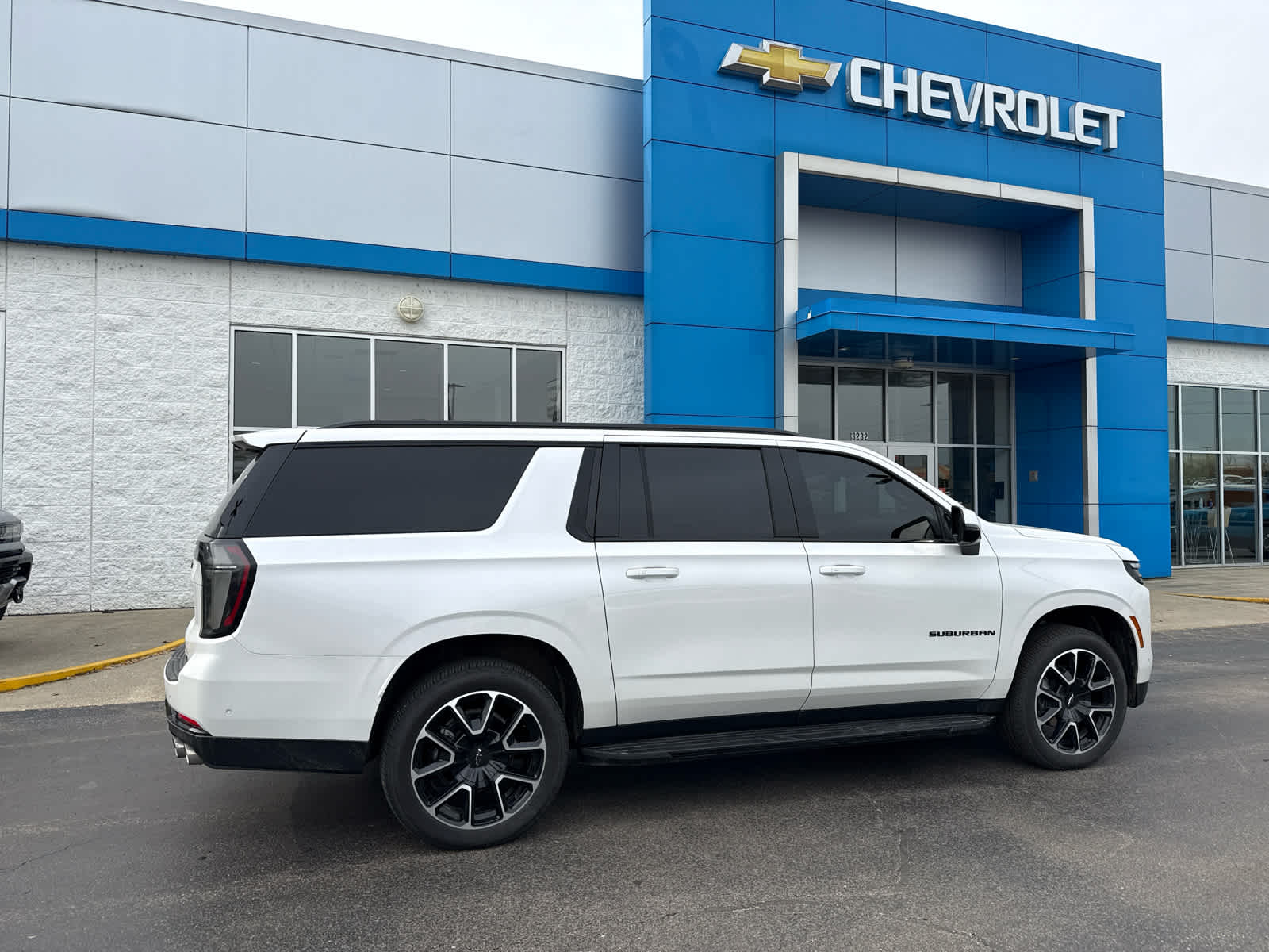 2025 Chevrolet Suburban RST