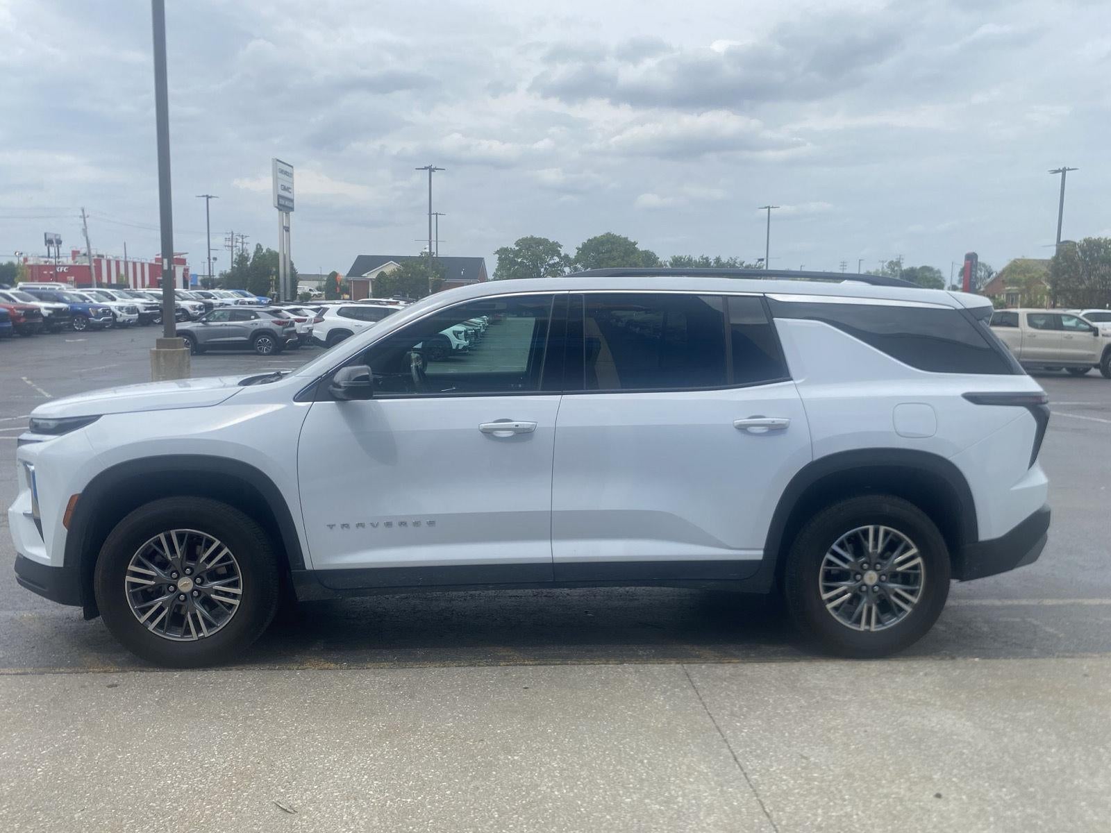 2025 Chevrolet Traverse LT