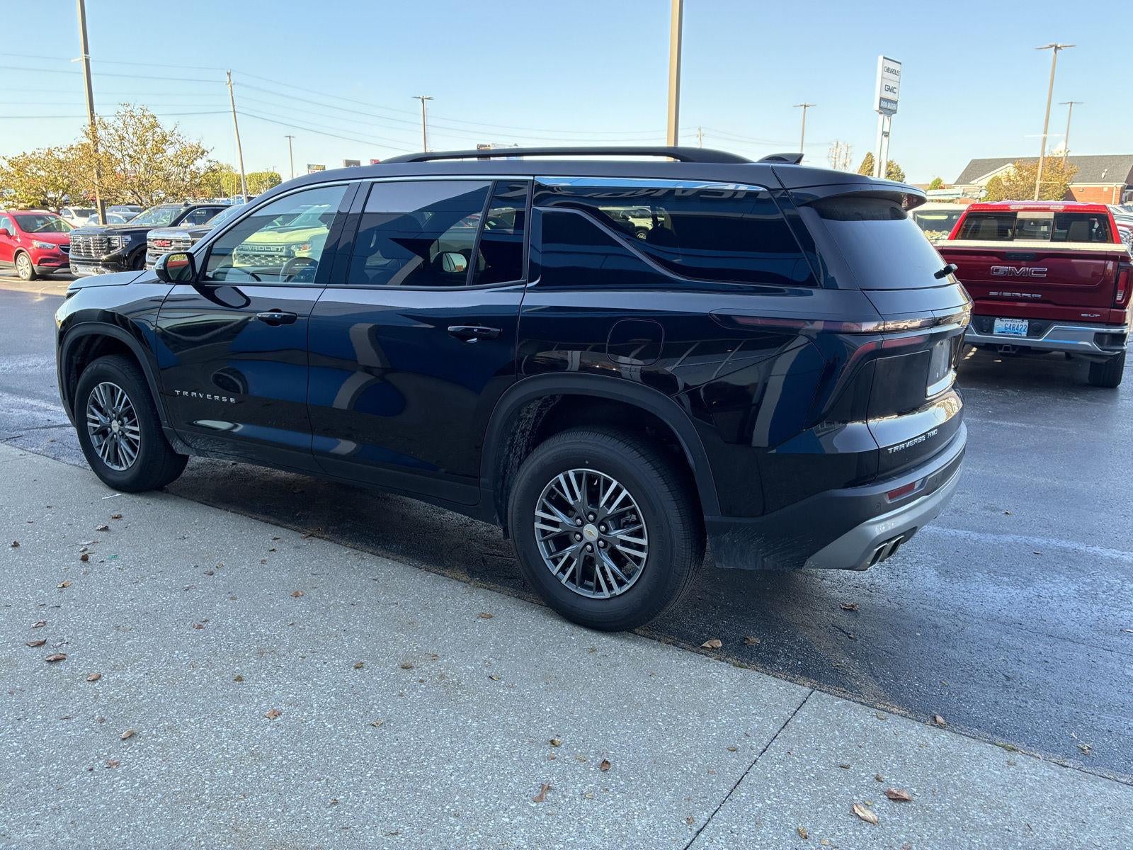 2025 Chevrolet Traverse LT