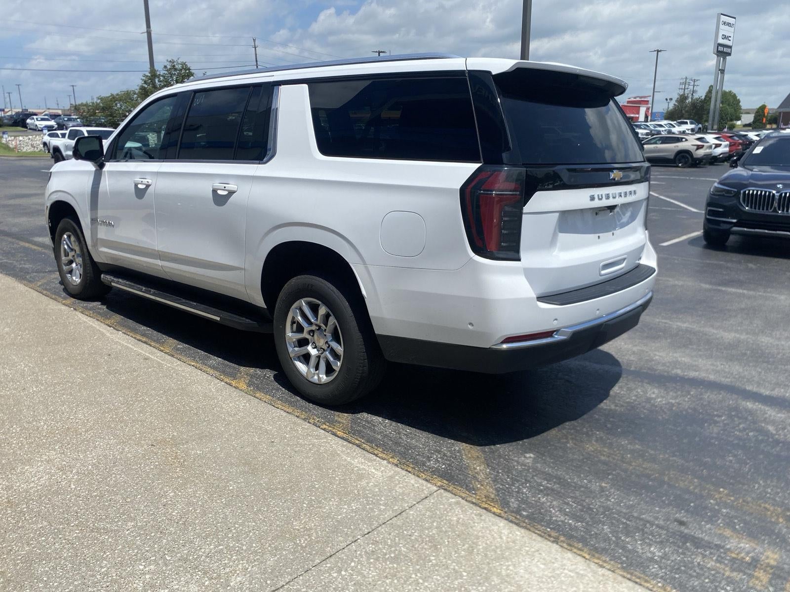 2025 Chevrolet Suburban LT