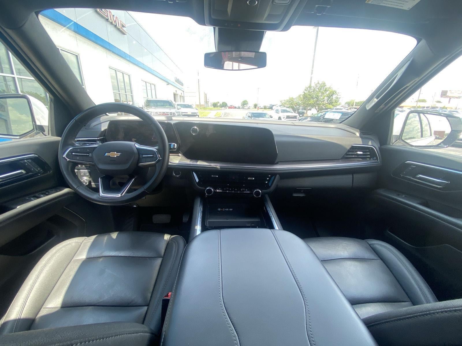 2025 Chevrolet Suburban LT