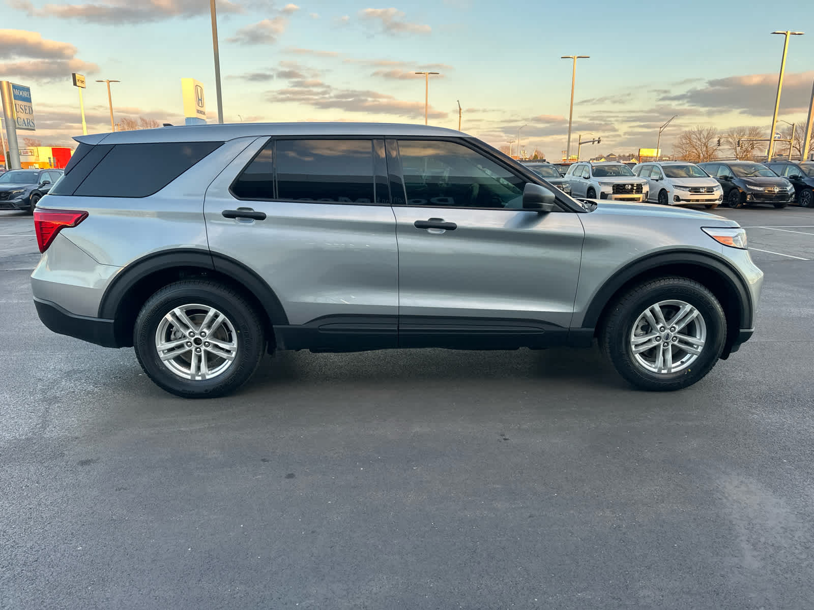 2023 Ford Explorer Base