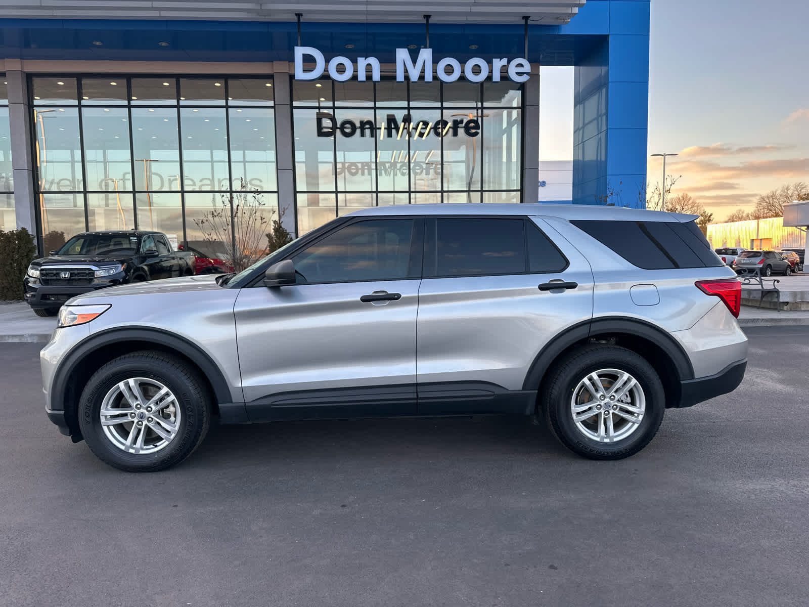 2023 Ford Explorer Base