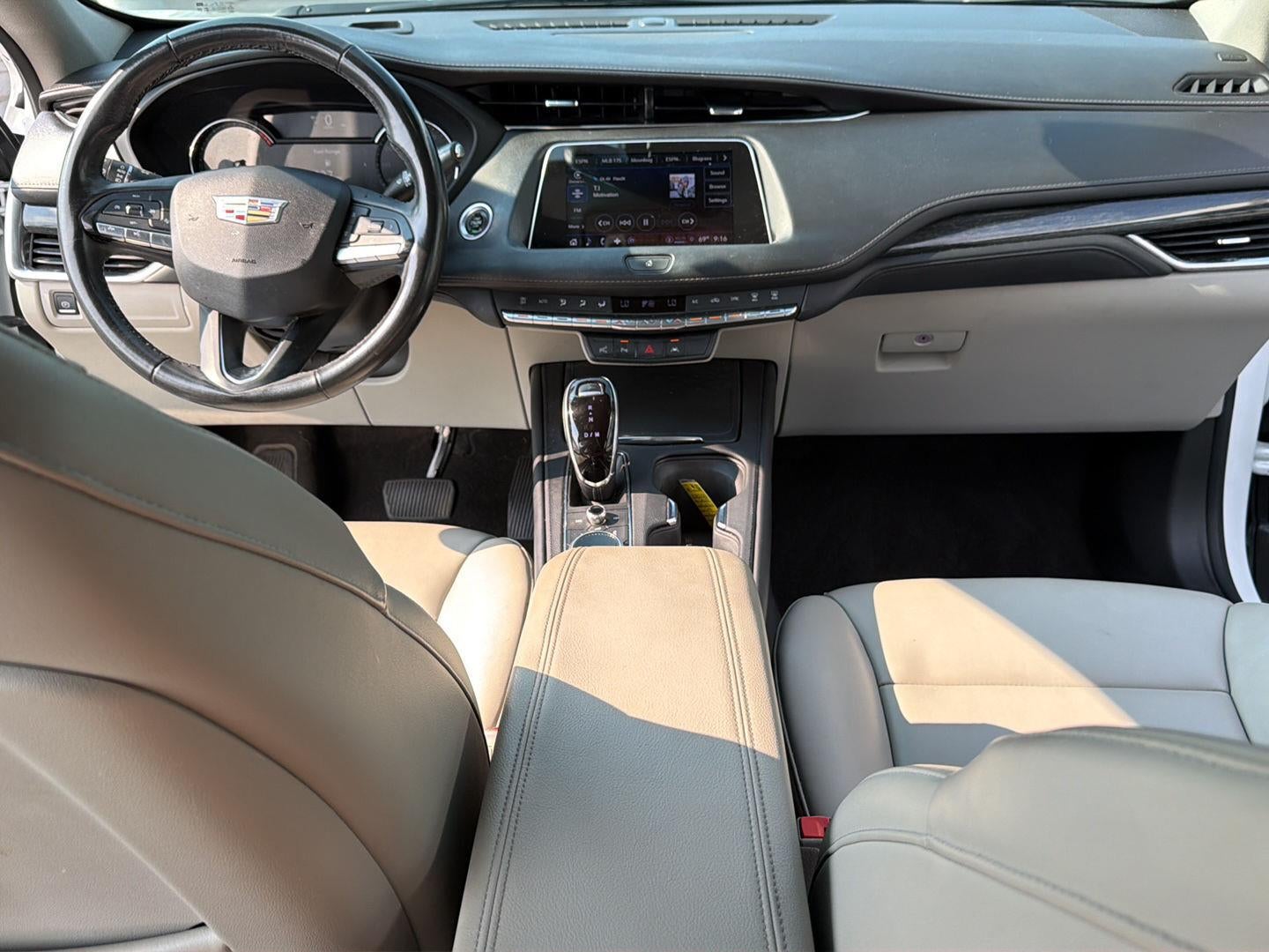 2023 Cadillac XT4 FWD Premium Luxury