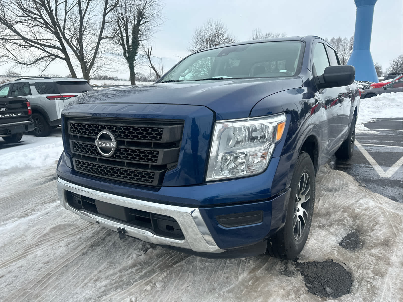 2023 Nissan Titan SV