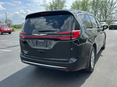 2025 Chrysler Pacifica Select