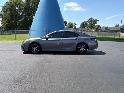 2022 Toyota Camry Hybrid SE