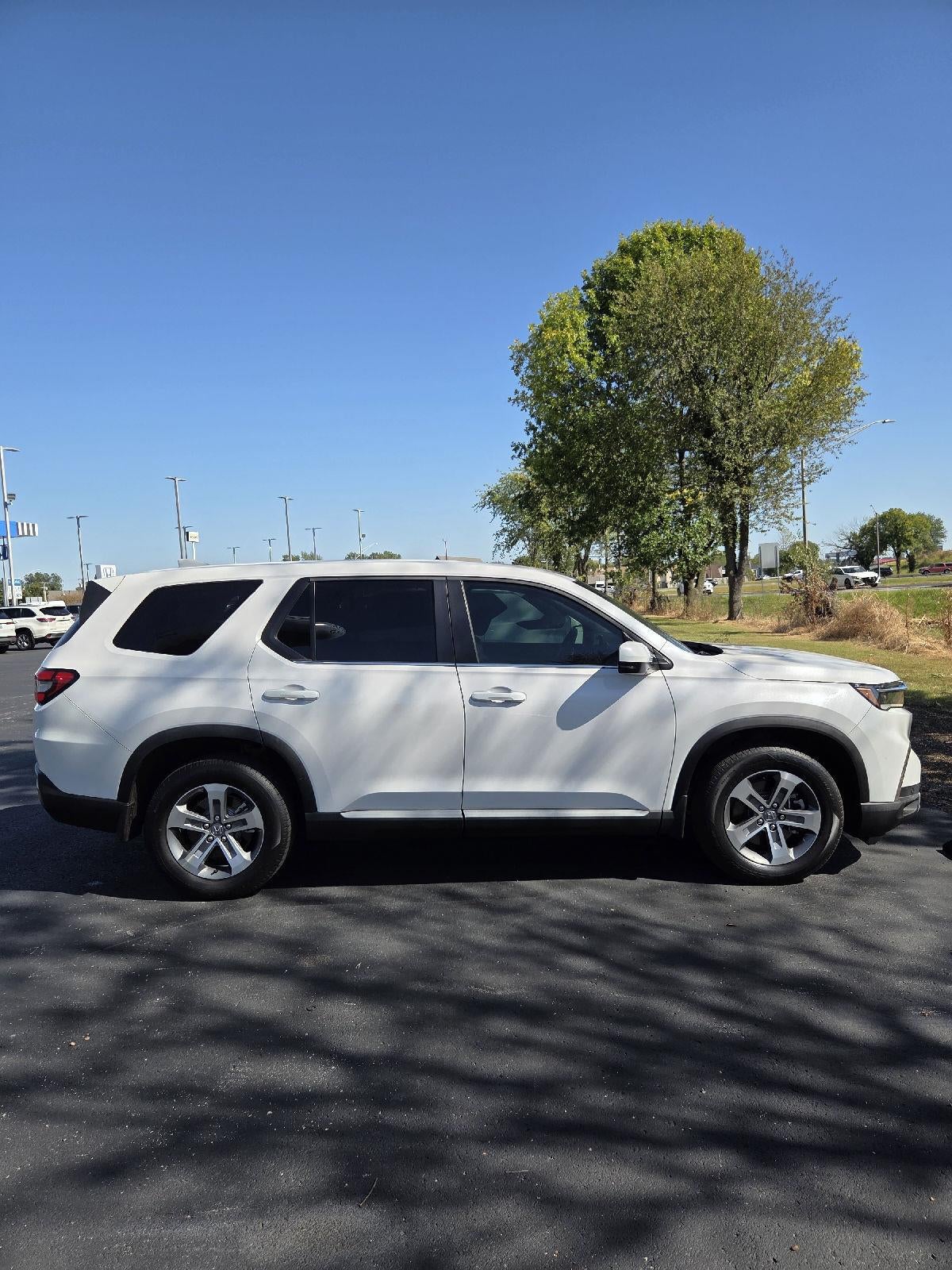 2023 Honda Pilot EX-L w/Rear Captain's Chairs