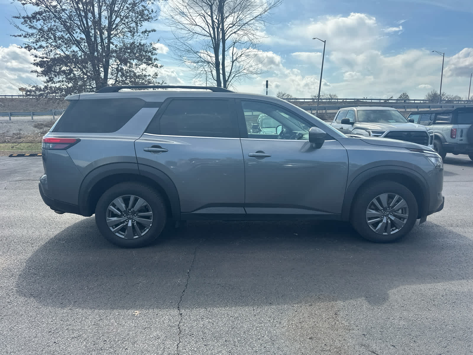 2025 Nissan Pathfinder SV