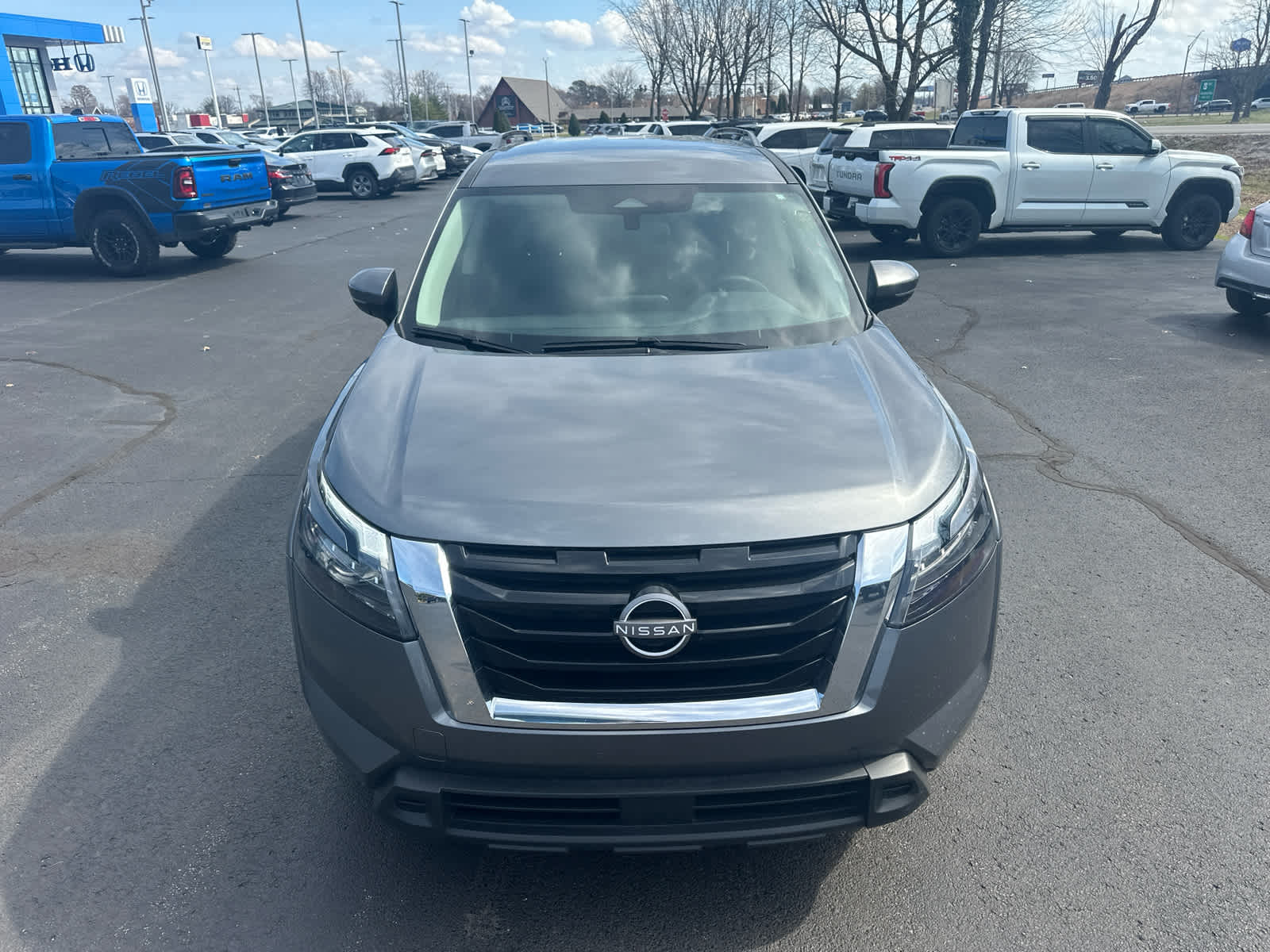 2025 Nissan Pathfinder SV