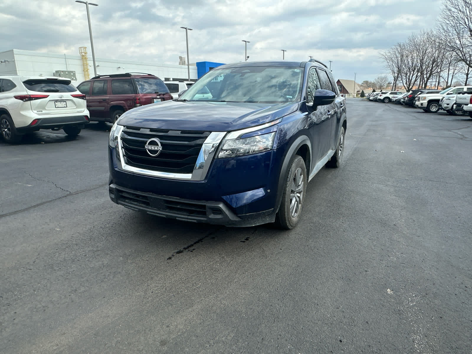 2025 Nissan Pathfinder SV