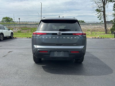 2025 Nissan Pathfinder SV