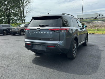2025 Nissan Pathfinder SV