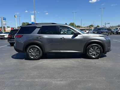 2024 Nissan Pathfinder SV