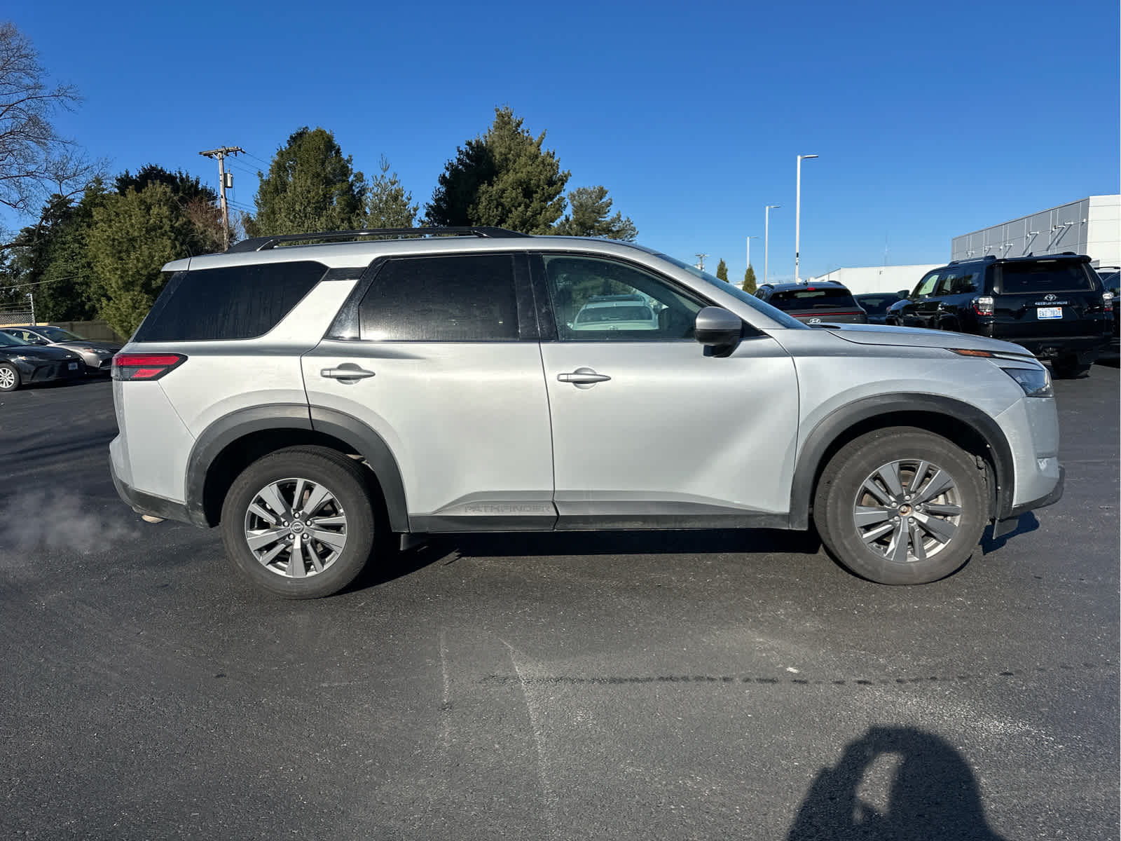2024 Nissan Pathfinder SV