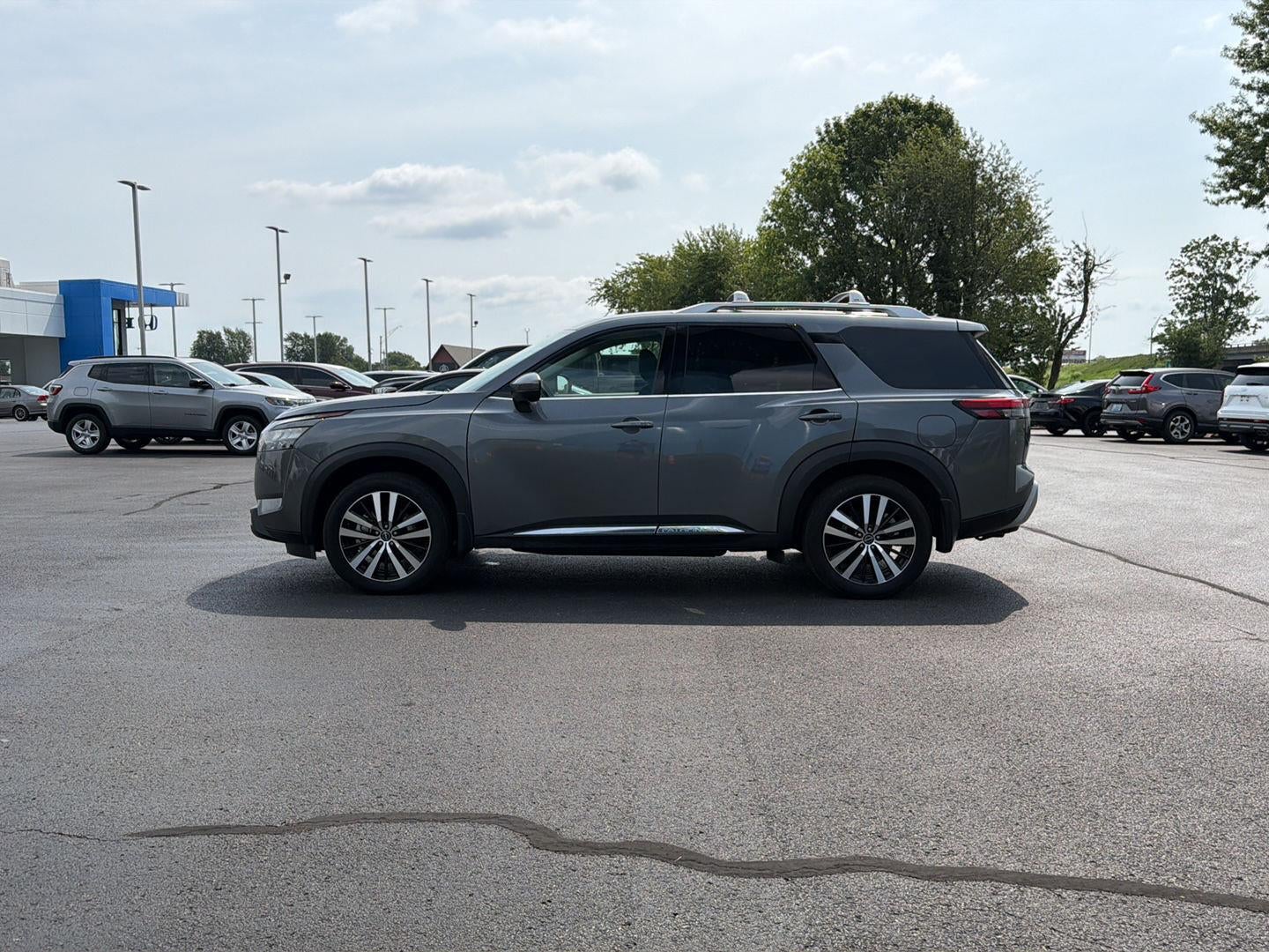 2025 Nissan Pathfinder Platinum
