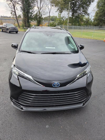 2025 Toyota Sienna XLE 7-Passenger