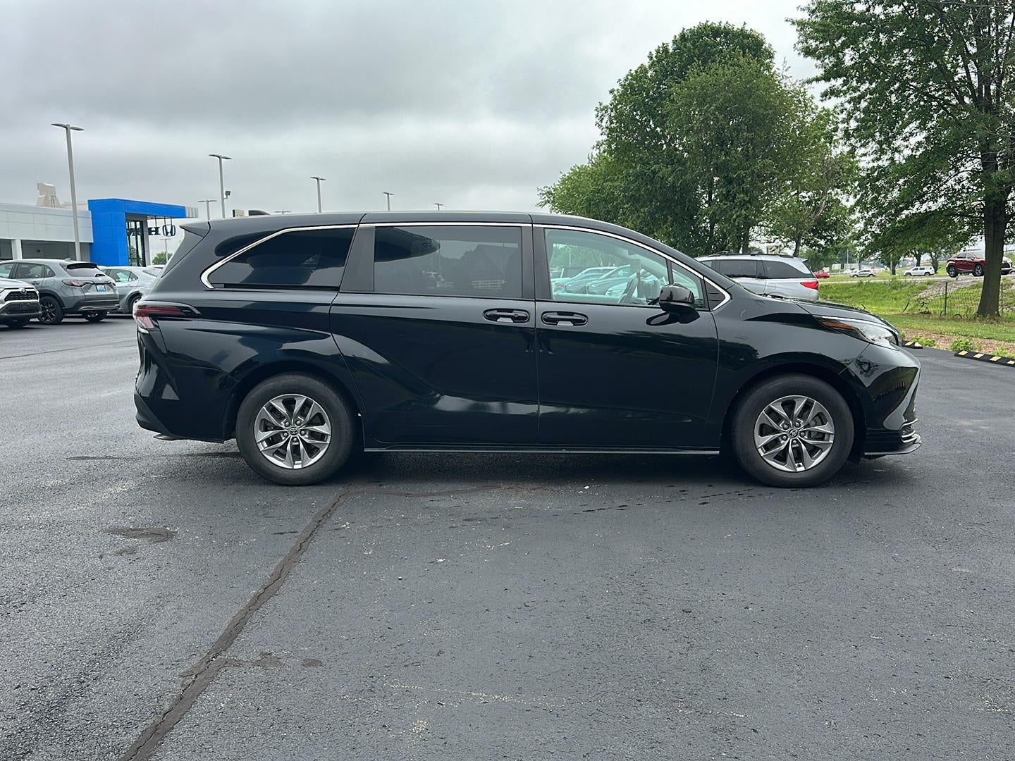 2023 Toyota Sienna LE