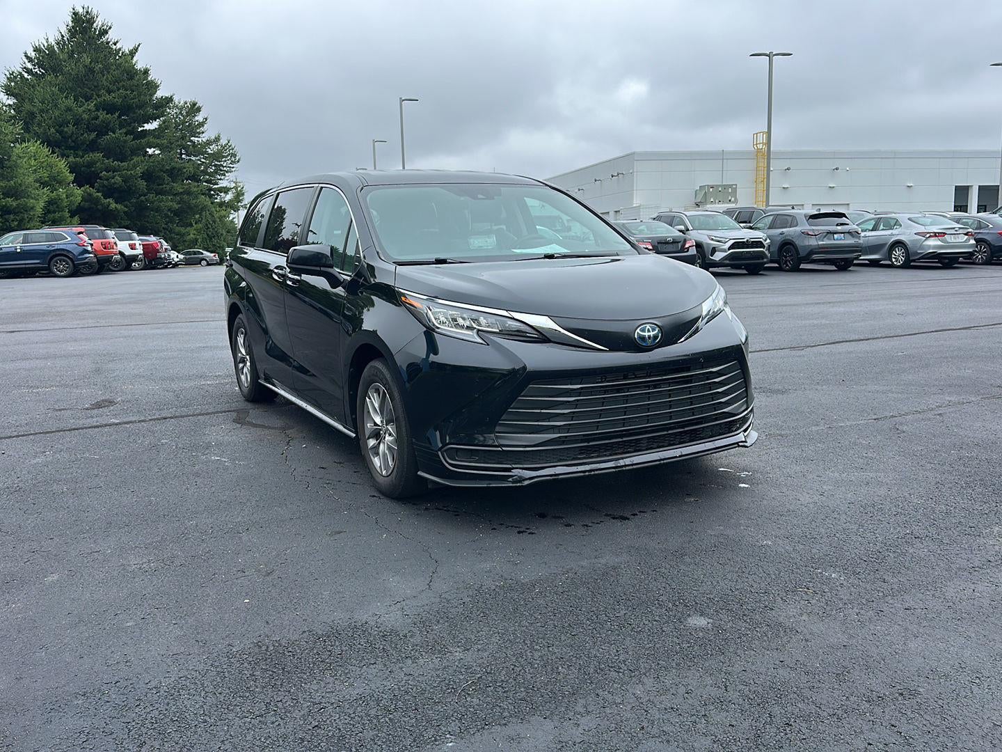 2023 Toyota Sienna LE