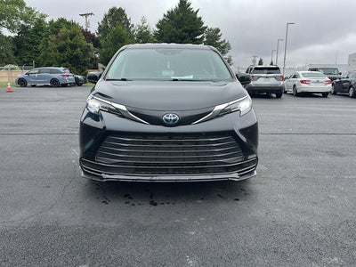 2023 Toyota Sienna LE