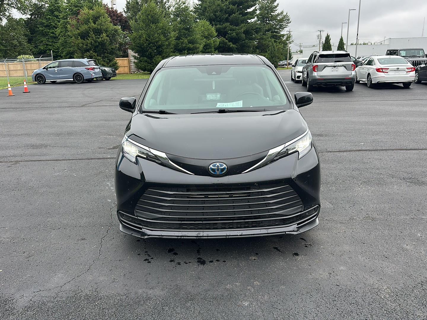 2023 Toyota Sienna LE