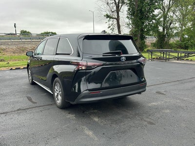 2023 Toyota Sienna LE