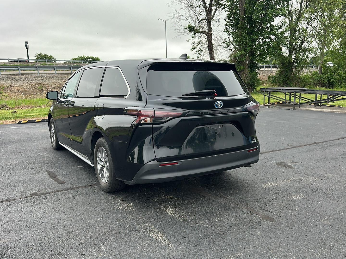 2023 Toyota Sienna LE