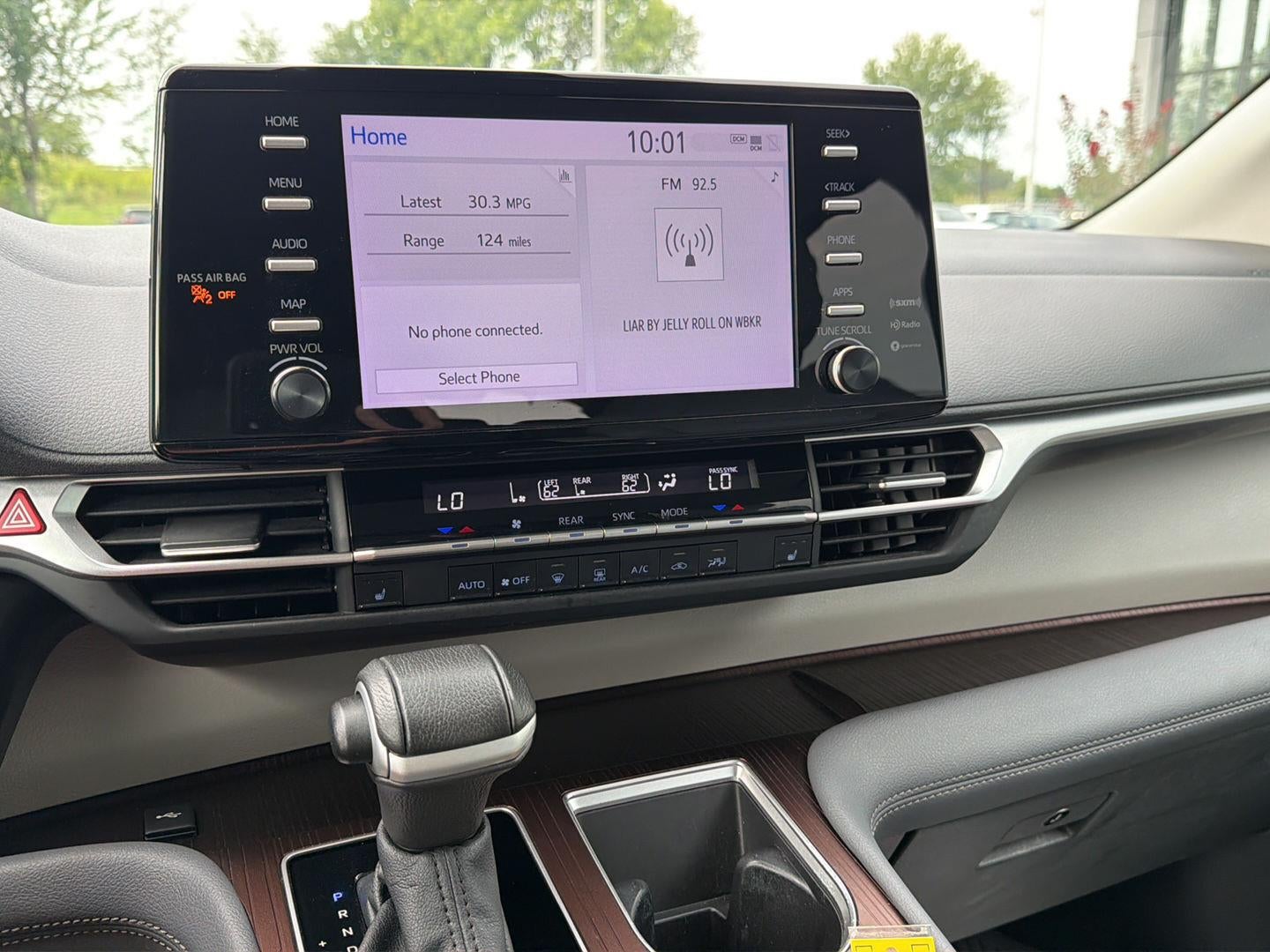 2024 Toyota Sienna XLE