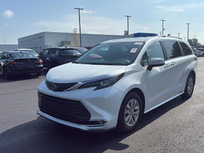 2024 Toyota Sienna XLE