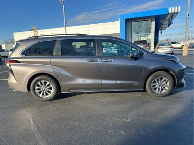 2021 Toyota Sienna XLE
