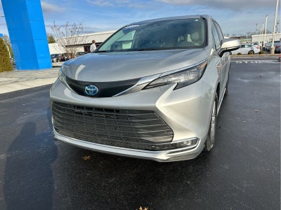 2024 Toyota Sienna XLE