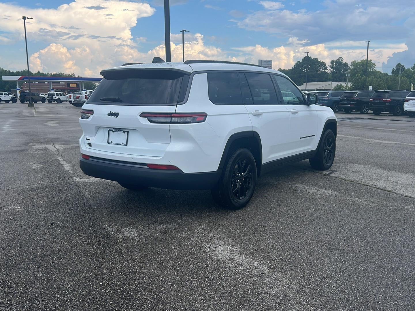 2026 Jeep Grand Cherokee L Laredo Altitude