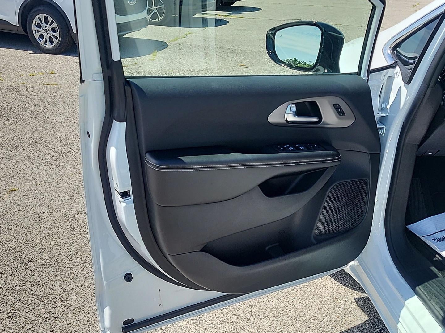 2027 Chrysler Pacifica Limited