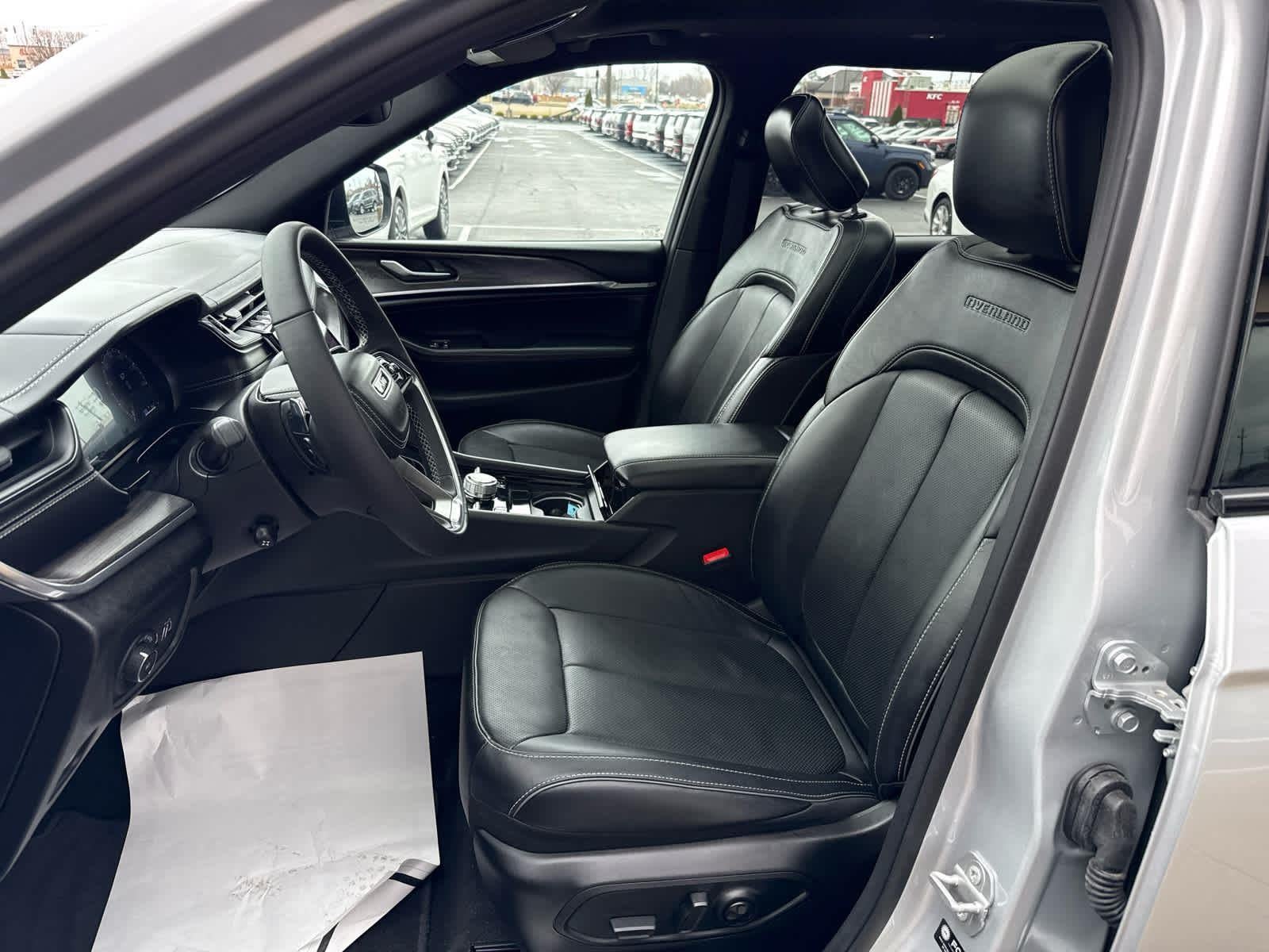 2025 Jeep GRAND CHEROKEE OVERLAND