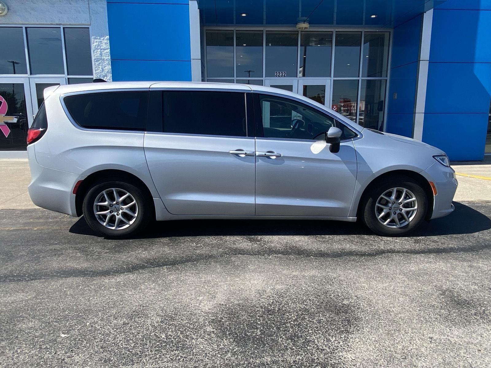 2023 Chrysler Pacifica Touring L